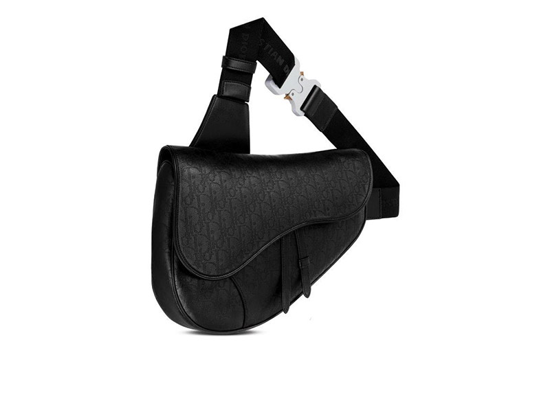 ديور تُغني عالم حقيبة Saddle من خلال إصدار كبير الحجم